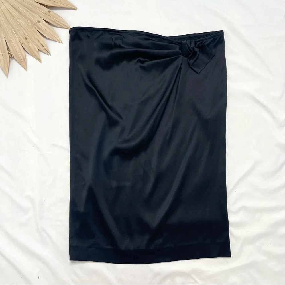 Gucci Black Silk Wrap Gathered Bow Tie Flower Waist Detail Pencil Skirt Size 42